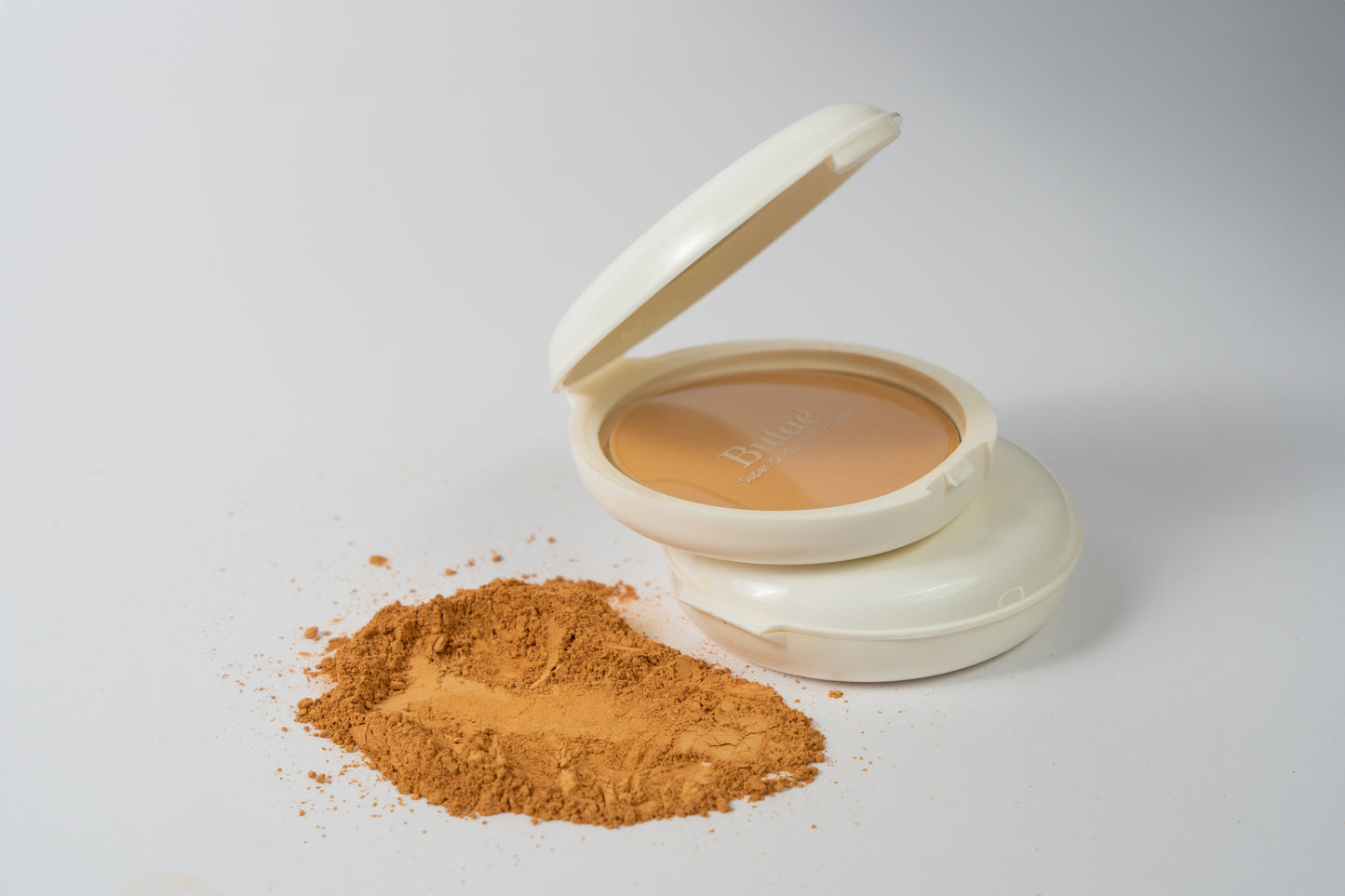 OIL CONTROL POWDER بودرة أساس للوجه سوبر أويل كونترول